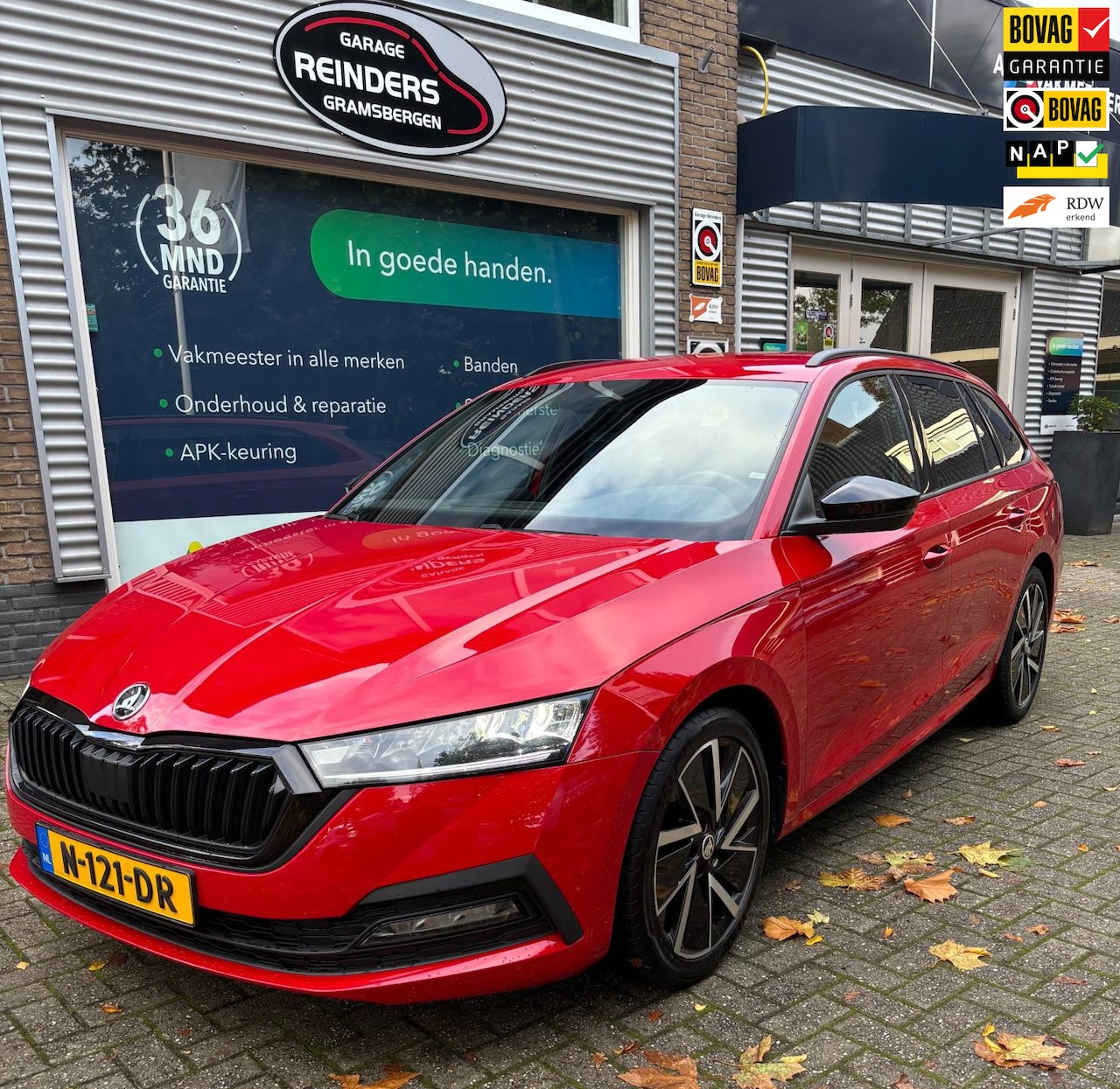 Skoda Octavia Combi - 1.0 TSI Sport Business Rood metallic / Apple carplay / Cruise / Sfeerverlichting / LED - AutoWereld.nl
