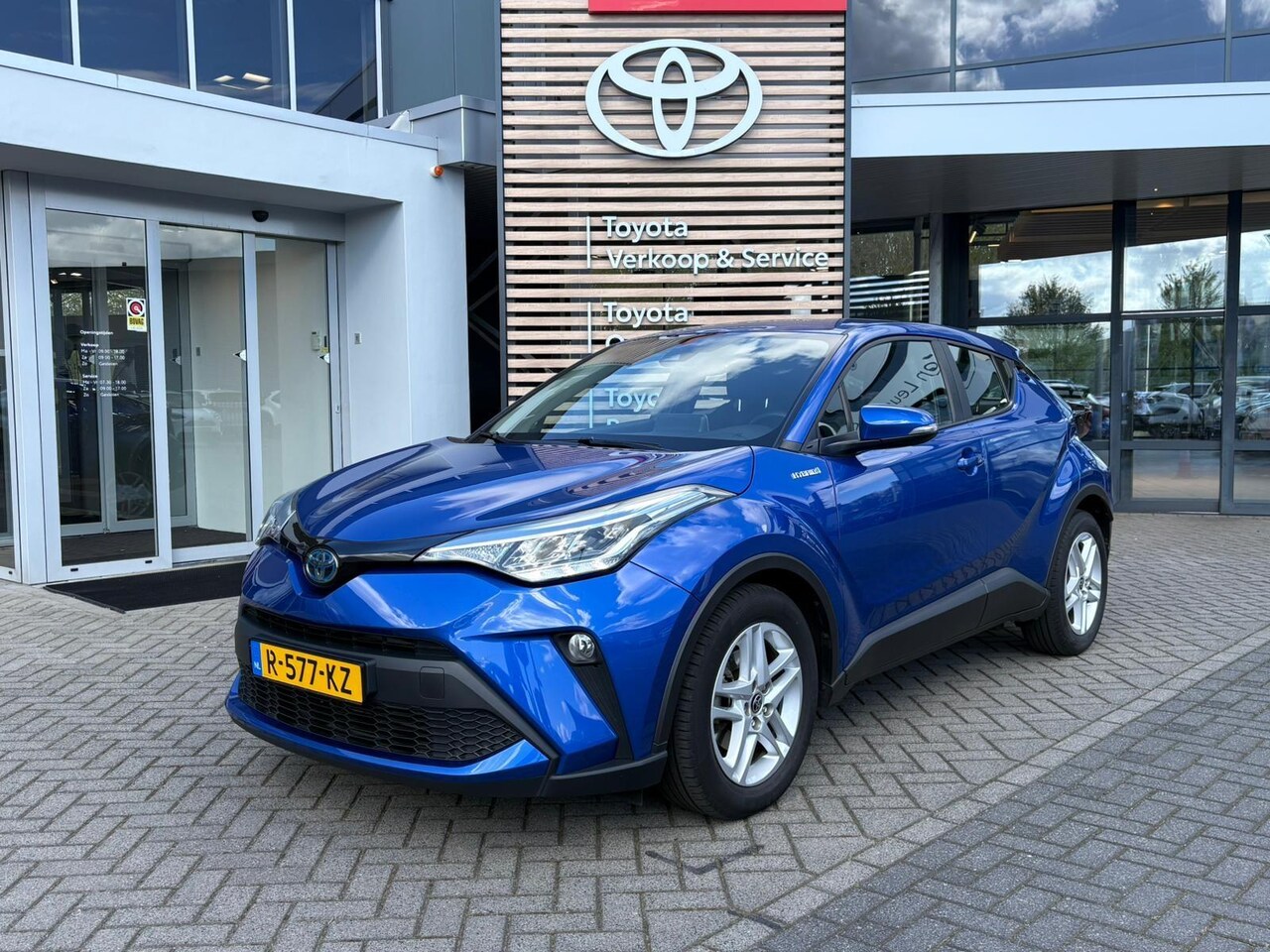 Toyota C-HR - 1.8 Hybrid Business Toyota C-HR 1.8 Hybrid ACTIVE AD-CRUISE BLUETOOTH CAMERA APPLE/ANDROID - AutoWereld.nl