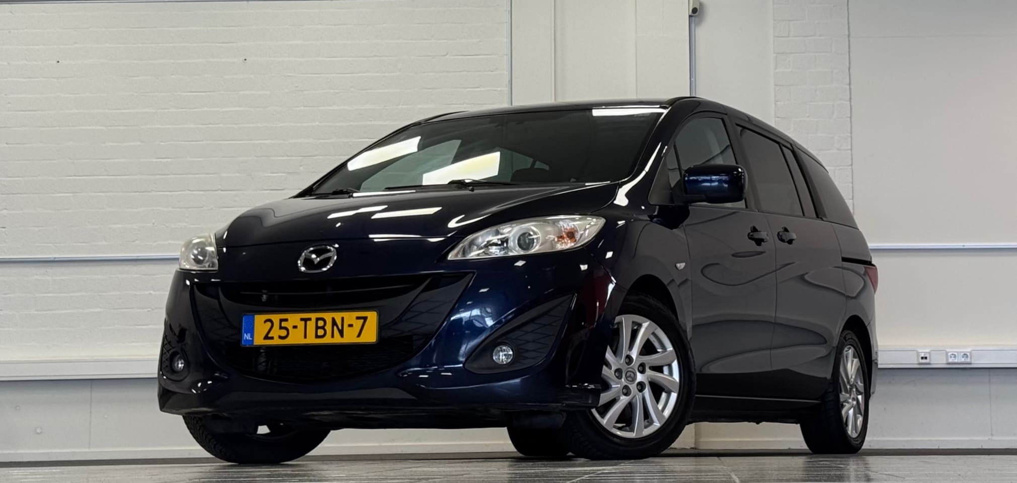 Mazda 5 - 2.0i 16V TS+ 7p Trekhaak Navigatie Mooi! - AutoWereld.nl