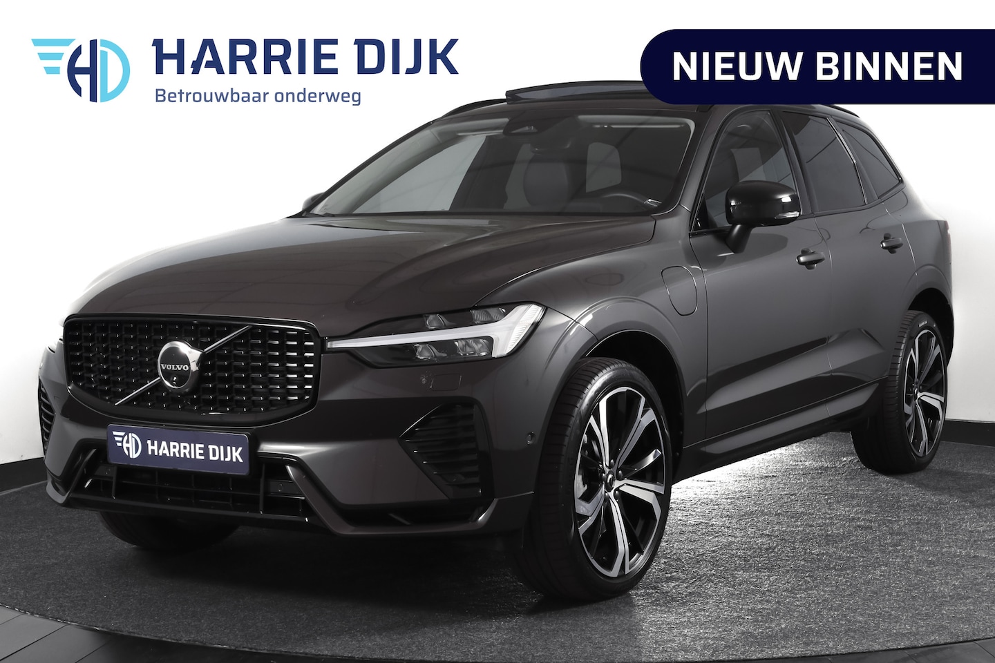 Volvo XC60 - 2.0 T8 Plug-in hybrid AWD Plus Dark | S/K-Panodak | Elek. Trekhaak | Harman/Kardon | Dig. - AutoWereld.nl