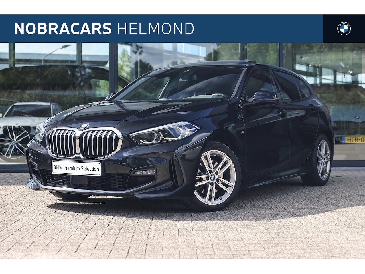 BMW 1-serie - 118i M Sport Automaat / Panoramadak / Sportstoelen / Achteruitrijcamera / LED / M Sportond - AutoWereld.nl