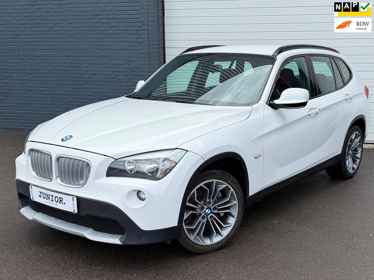 BMW X1 - XDrive28i Executive AUTOMAAT/6CILLINDER/CRUISE/NAVI - AutoWereld.nl