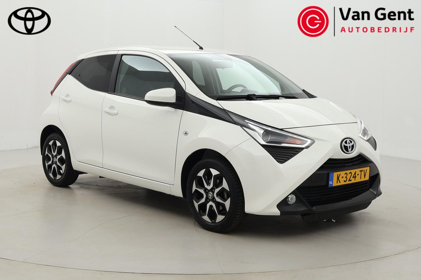 Toyota Aygo - 1.0 VVT-i x-joy | Apple Carplay / Android Auto | Clima | Camera | 15 inch | Bluetooth | Pr - AutoWereld.nl