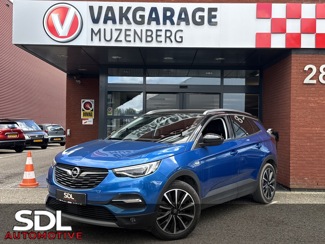 Opel Grandland X - 1.6 Turbo Hybrid4 Ultimate // NAVI // CAMERA V+A // APPLE CARPLAY + ANDROID AUTO // STOEL - AutoWereld.nl