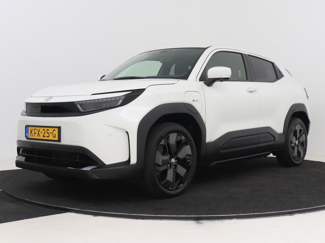 Toyota Urban Cruiser - Executive 61 kWh I Navigatie I 360 graden camera I - AutoWereld.nl