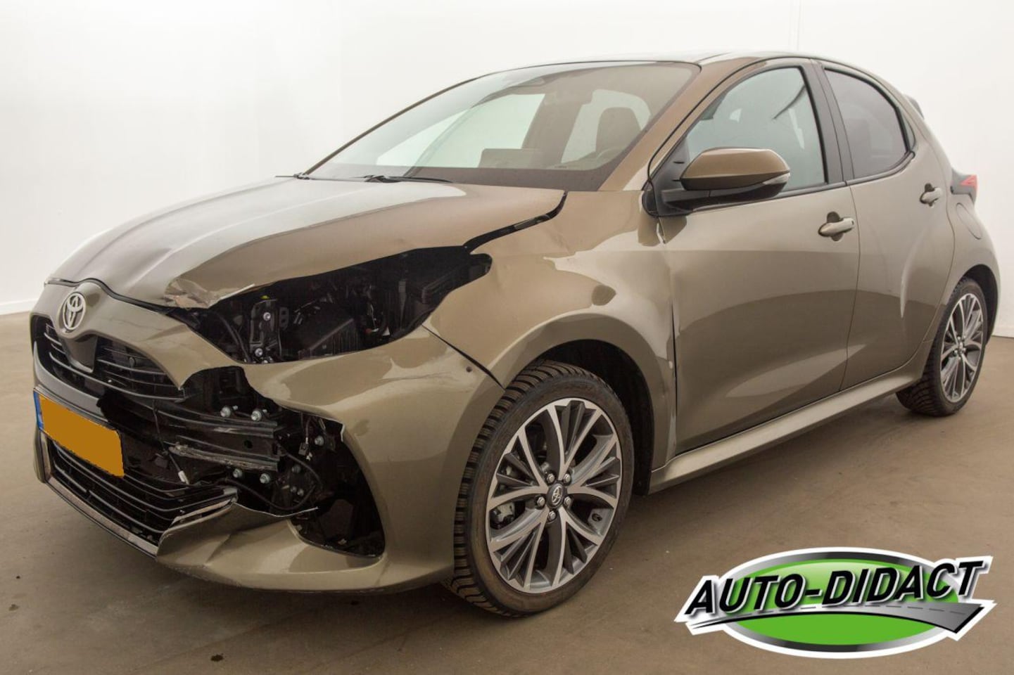 Toyota Yaris - 1.5 Hybrid Automaat Clima Navi Camera 130 Executive - AutoWereld.nl