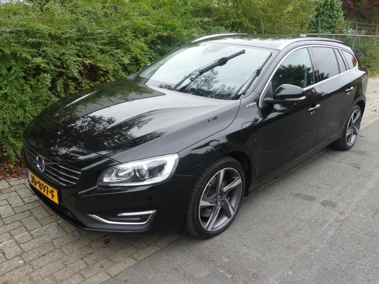Volvo V60 - 2.4 D6 Twin Engine R-Design 2.4 D6 Twin Engine R-Design - AutoWereld.nl