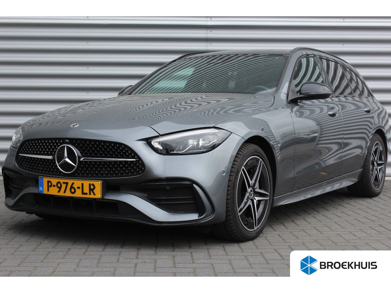 Mercedes-Benz C-klasse Estate - 300e 313PK AMG LINE AUTOMAAT / NAVI / LEDER / CLIMA / FULL-LED / PDC / 18" LMV / PANO. DAK - AutoWereld.nl