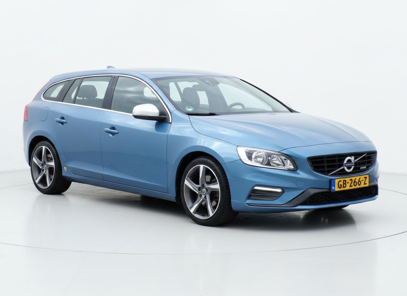 Volvo V60 - 1.6 T3 R-Design|Cruise|Navi|Clima|Parkeersensoren - AutoWereld.nl