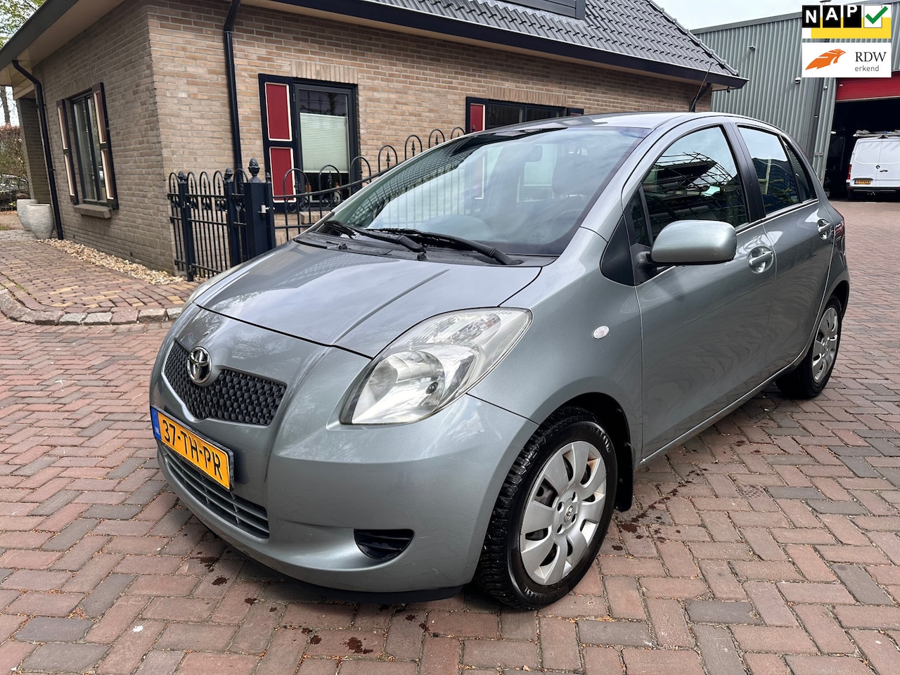 Toyota Yaris - 1.3 VVT-i Sol 1.3 VVTi Sol - AutoWereld.nl