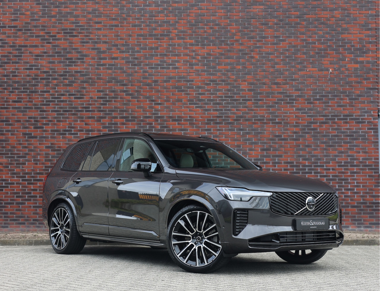 Volvo XC90 - T8 AWD Ultra Dark | Pano - Trekhaak - Bowers&Wilkins - AutoWereld.nl