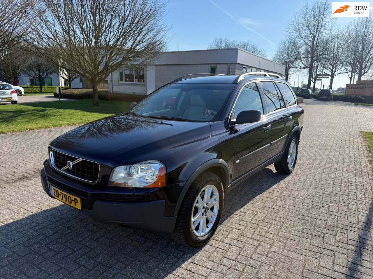 Volvo XC90 - 2.4D Kinetic 7 Persoons Automaat 2004 wheelhouse Defect - AutoWereld.nl