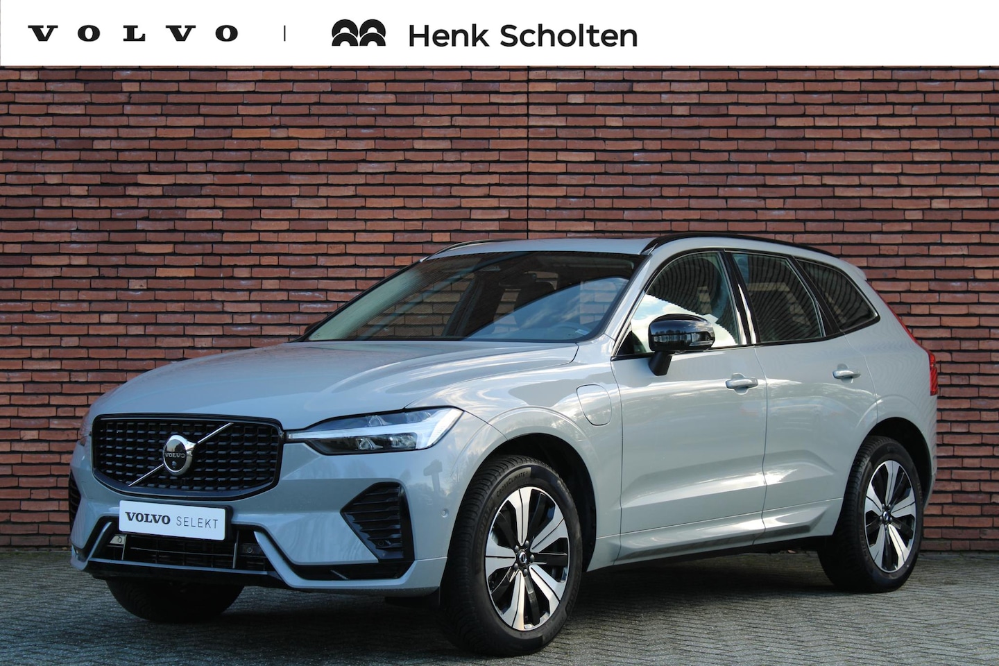 Volvo XC60 - T6 Plug-in hybrid AWD Plus Dark | Trekhaak | Panoramadak | Verwarmbare voorstoelen en stuu - AutoWereld.nl