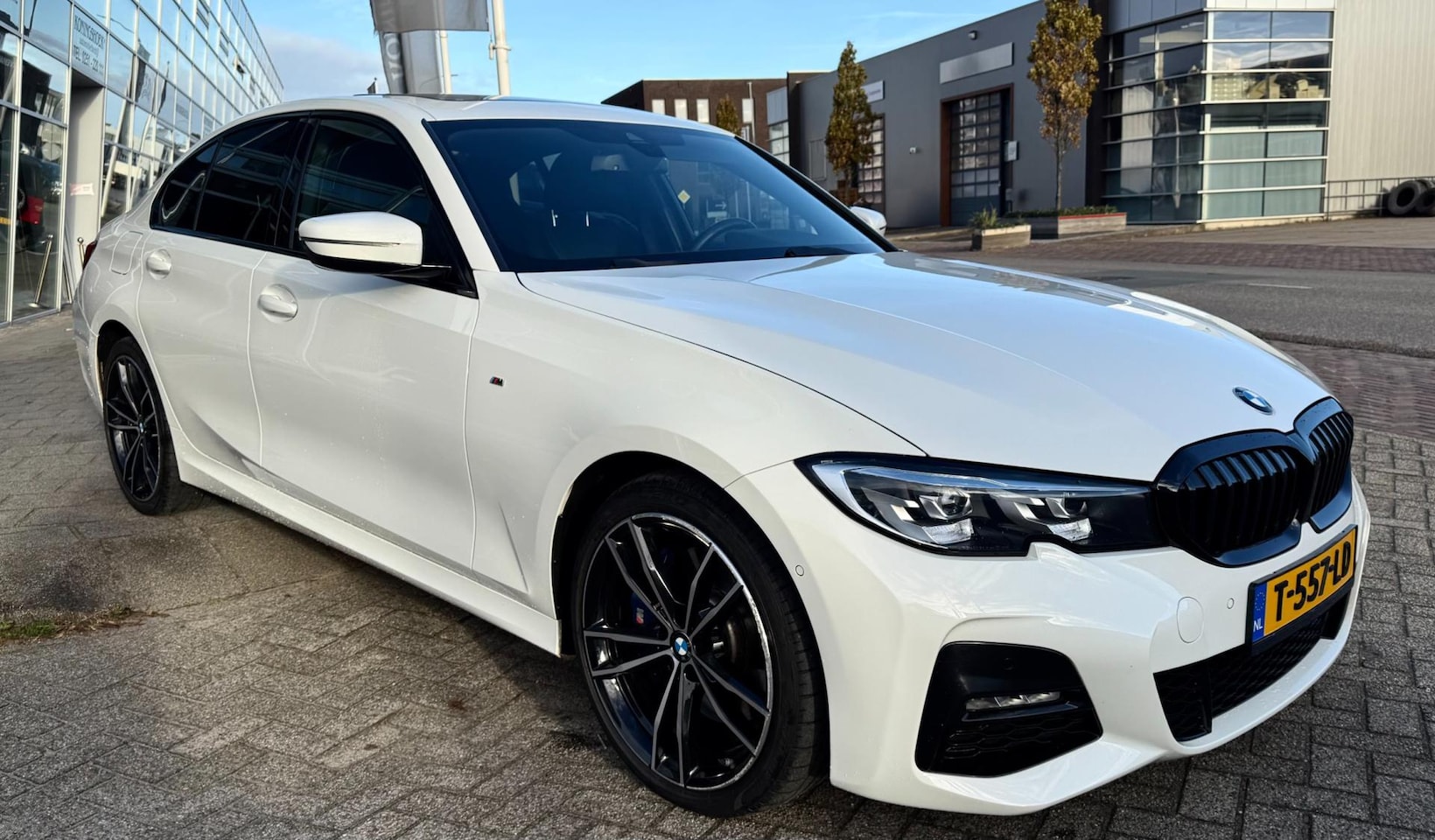 BMW 3-serie - | Plug-in Hybrid | xDrive 4WD | Panoramadak | Head-up Display | Camera | Leder | Sportpakk - AutoWereld.nl