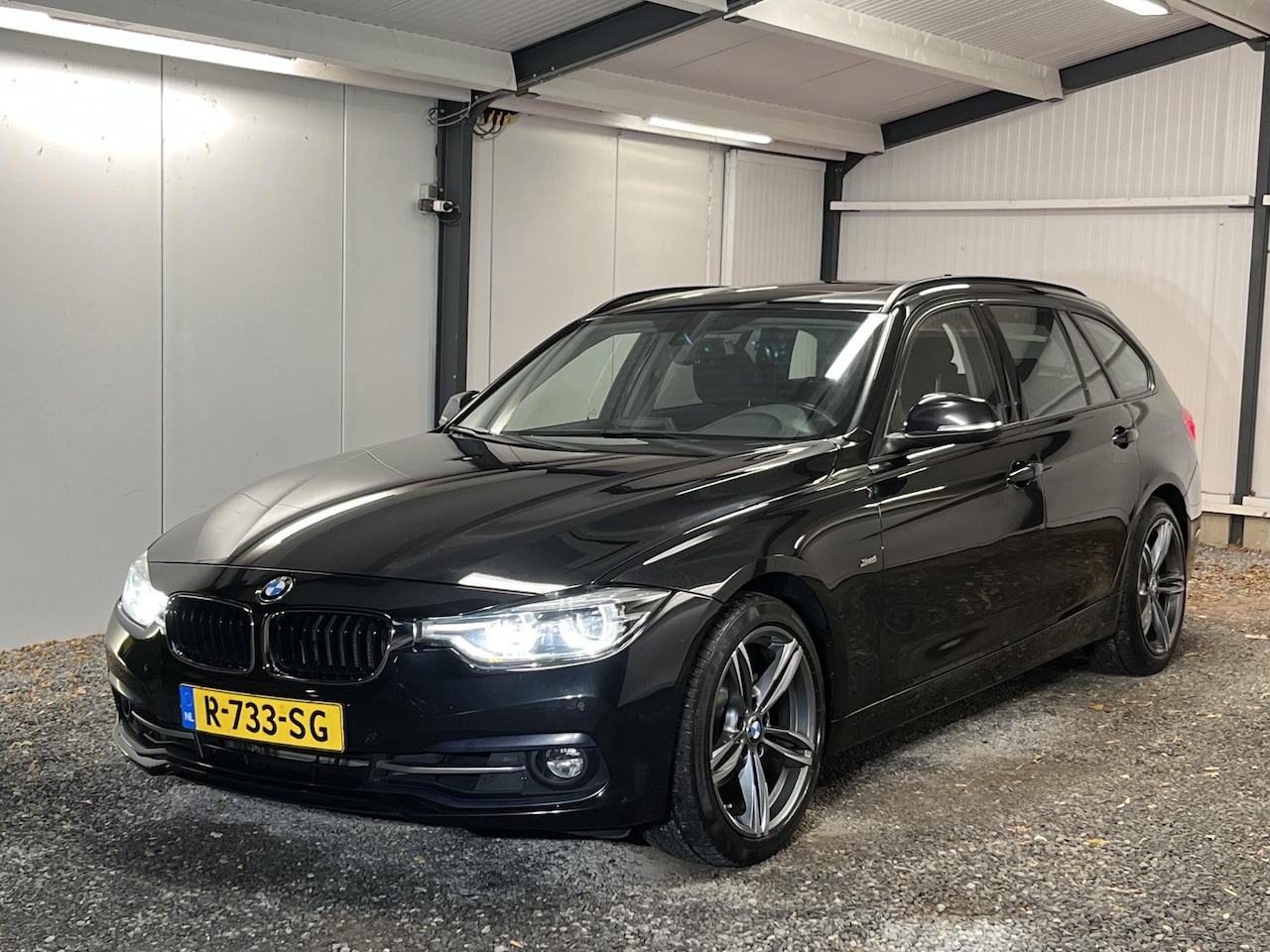 BMW 3-serie Touring - 318i High Exe AUT. 8-2017 PANO NAVI LED ST.VERW CRUISE EL.UITK.TREKH 18''LMV.. - AutoWereld.nl
