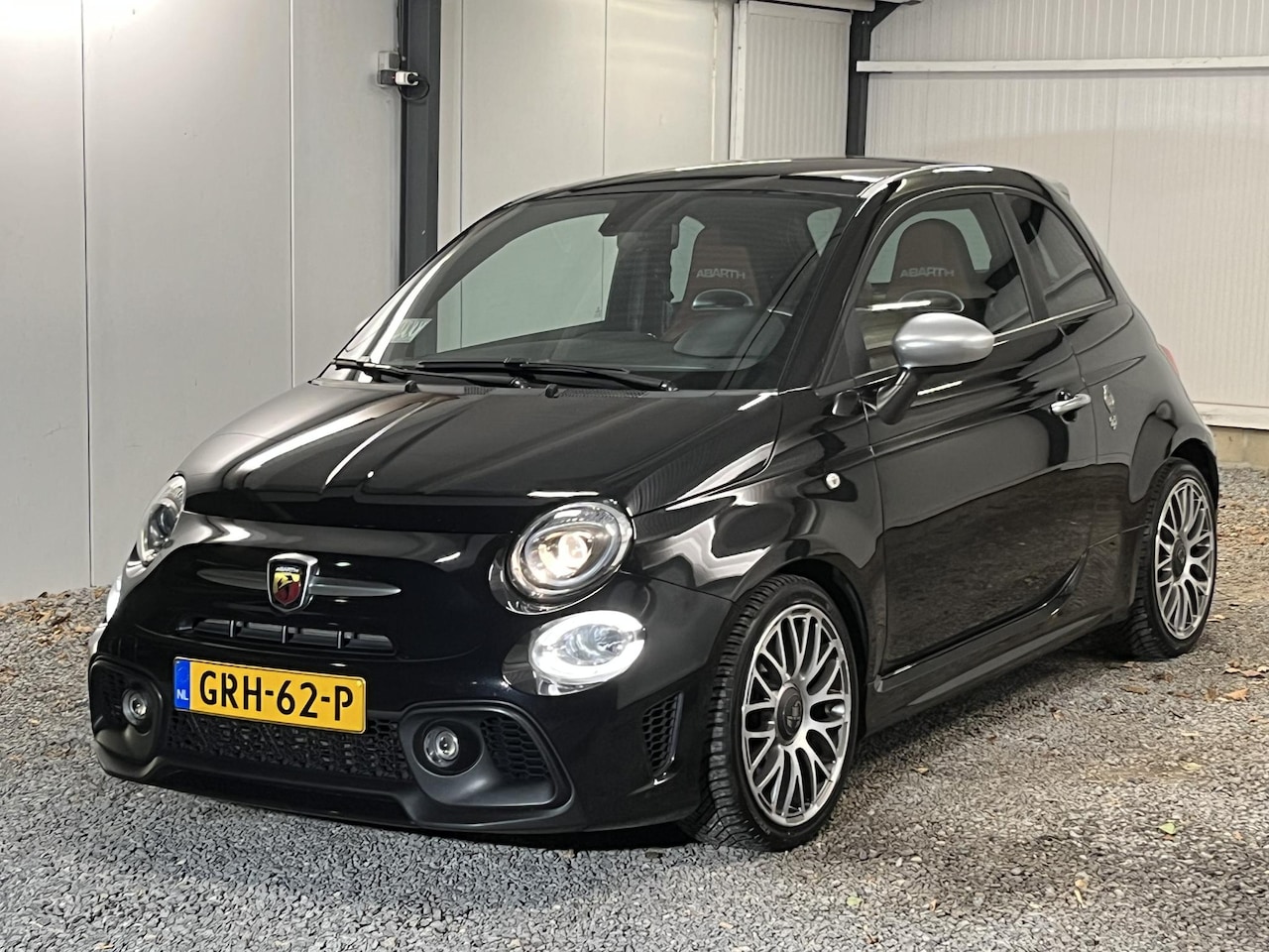 Abarth 595 - 1.4 T-Jet Turismo 70th Anniversary AUTOMAAT 165PK 12-2019 ZEER MOOI!! - AutoWereld.nl