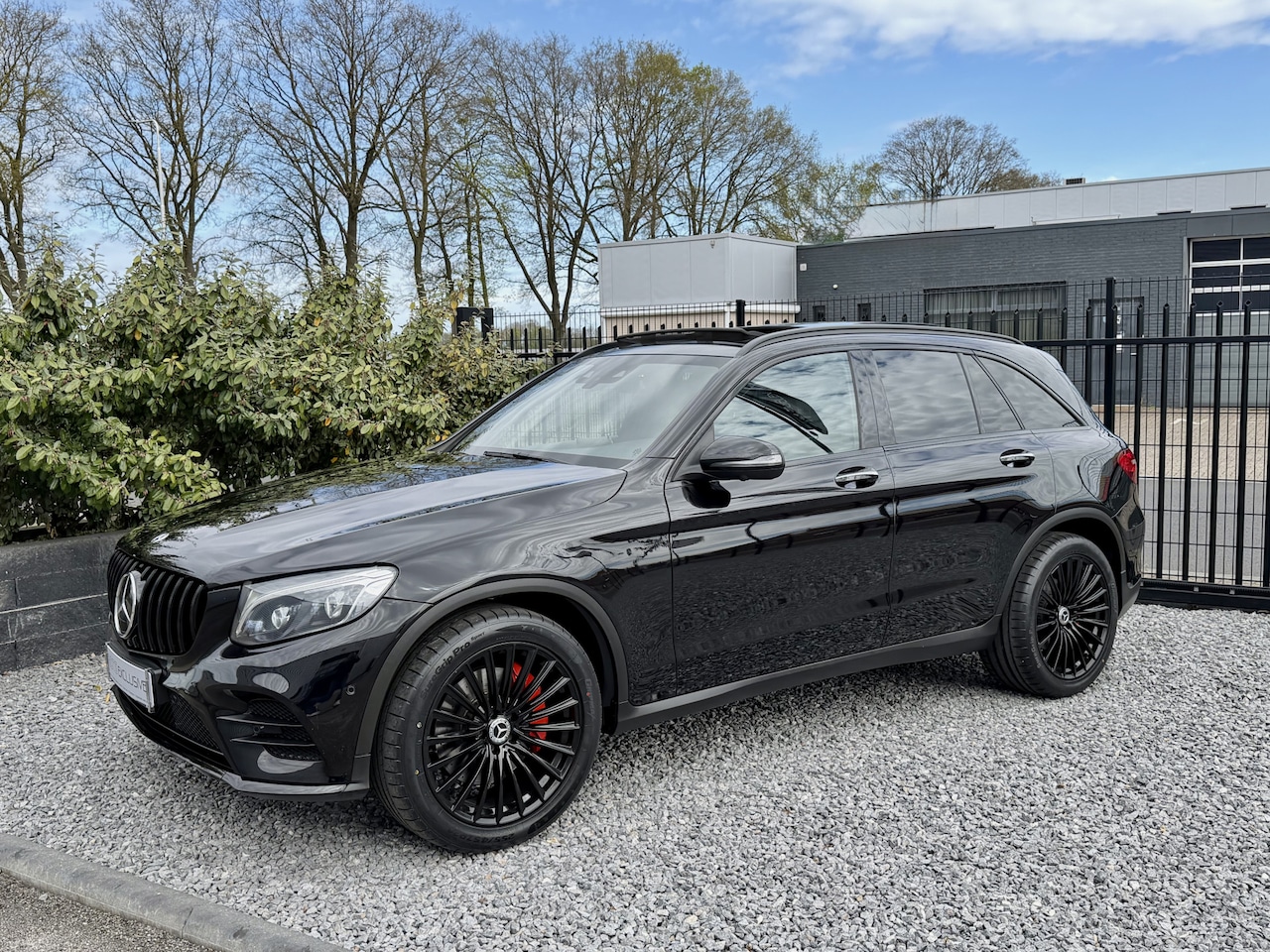 Mercedes-Benz GLC-klasse - 300 4MATIC AMG Pano|360Camera|Distronic|Leer Zwart - AutoWereld.nl