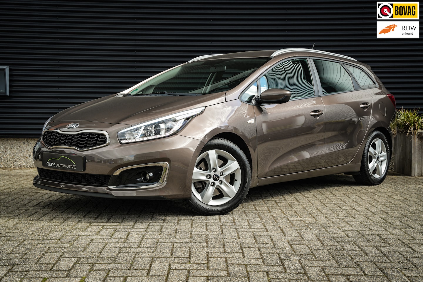 Kia Cee'd Sportswagon - 1.6 GDI ComfortPlusLine Navigator | Airco | Cruise control | Camera | Navi | Lichtsensor | - AutoWereld.nl