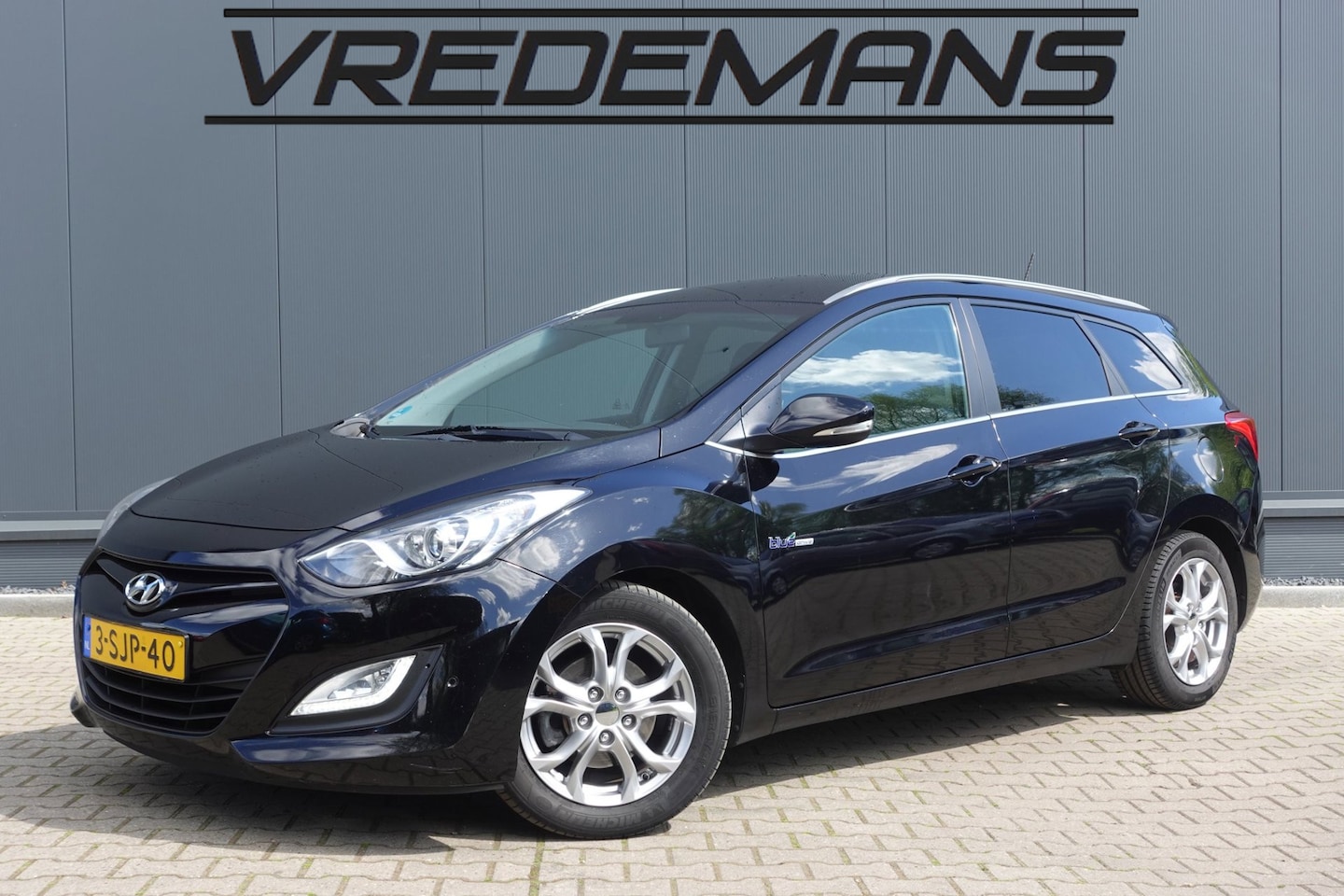 Hyundai i30 Wagon - 1.6 CRDi Business Edition 1.6 CRDi Business Edition - AutoWereld.nl