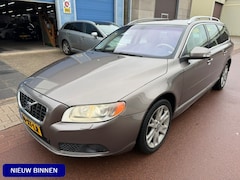 Volvo V70 - 3.2 Summum Automaat 2007 LEDER, Schuifdak, 17" LMV Dikke uitvoering met alle boekjes en de