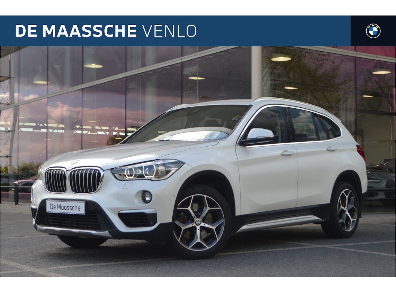 BMW X1 - sDrive20i xLine Automaat / Comfort Access / Stoelverwarming / Cruise Control / LED / Stuur - AutoWereld.nl
