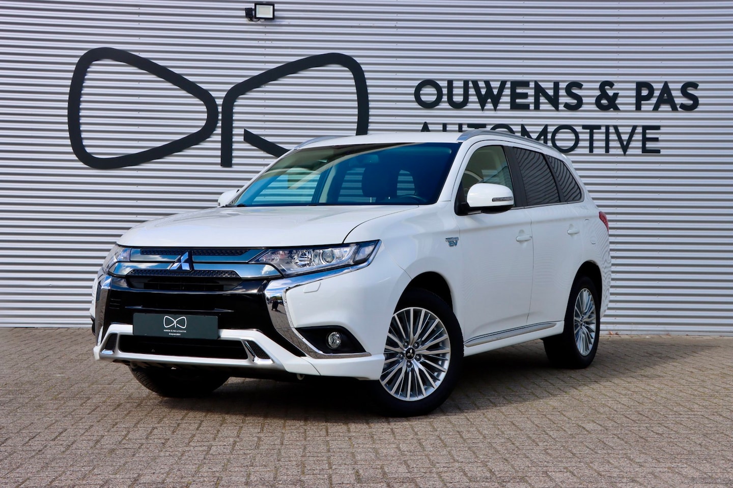 Mitsubishi Outlander - 2.4 PHEV Intense | CARPLAY | STOELVERW. | LED | ALCANTARA | CRUISE - AutoWereld.nl