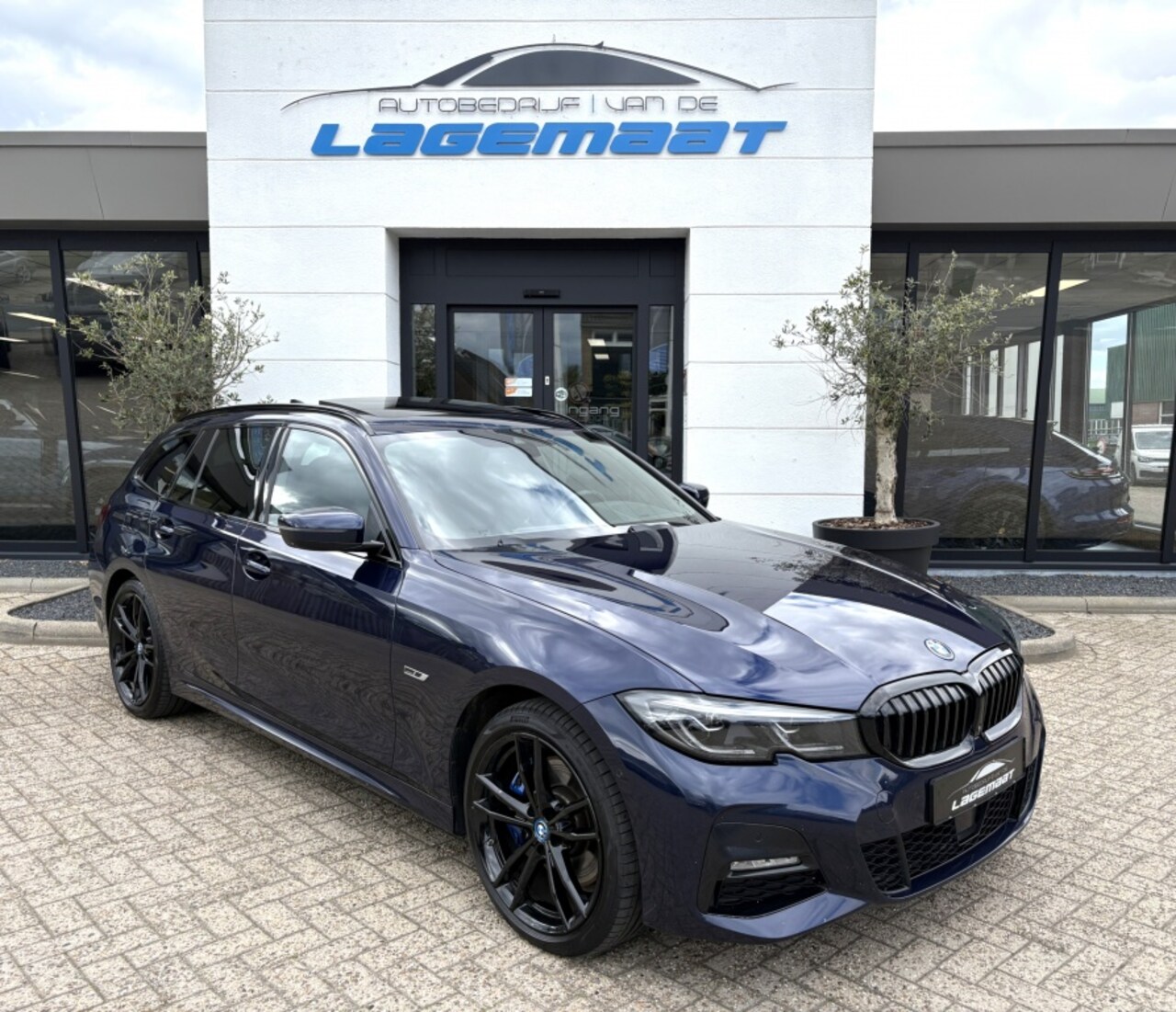 BMW 3-serie Touring - 330e xDrive M Sport | PANO | HUD | TREKHAAK | ELEC. STOELEN | LA - AutoWereld.nl