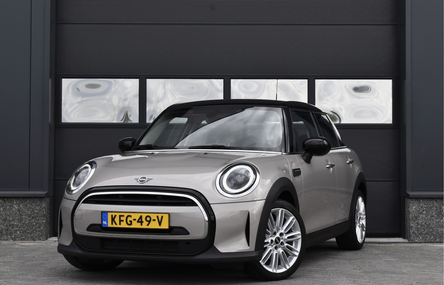 MINI Cooper - Mini 1.5 Business Edition Carplay - Cruise - Clima - Facelift - AutoWereld.nl
