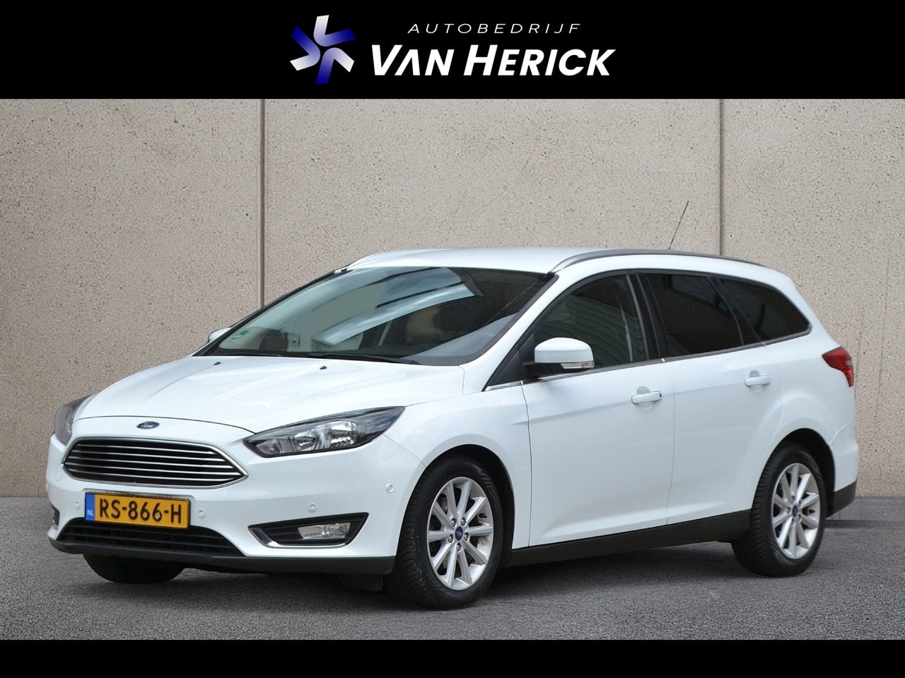 Ford Focus Wagon - 1.0 Titanium 125PK | Navigatie | Stoelverwarming | Parkeersensoren v+a - AutoWereld.nl
