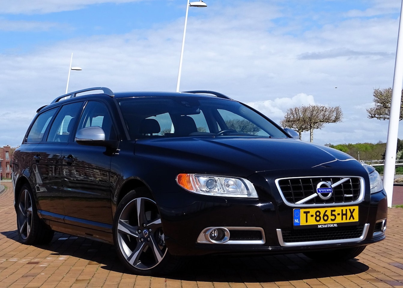 Volvo V70 - 2.0 T5 240pk R-Design Leer 18 inch Topconditie! - AutoWereld.nl
