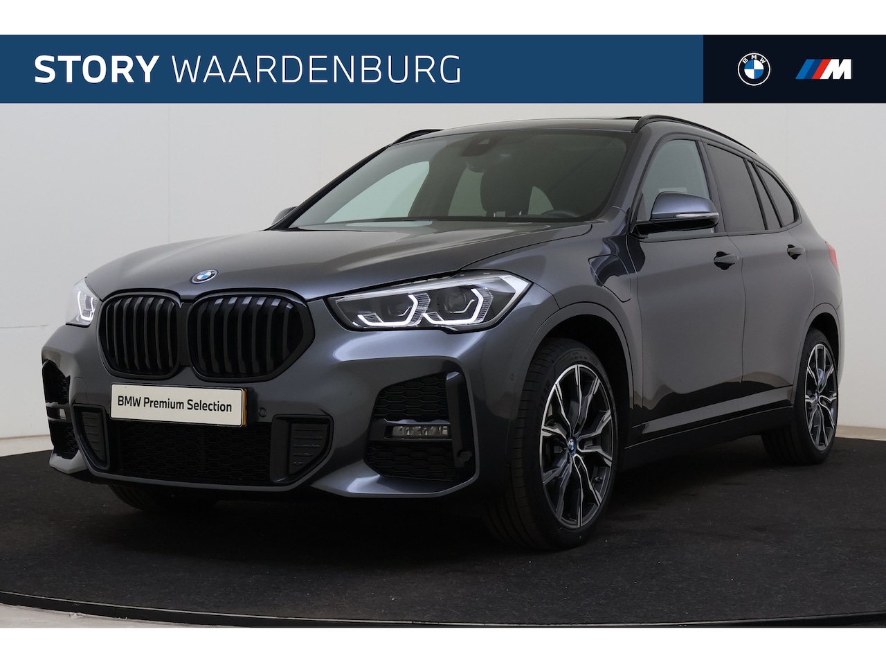 BMW X1 - xDrive25e M Sport Automaat / Panoramadak / Sportstoelen / Head-Up / Achteruitrijcamera / L - AutoWereld.nl
