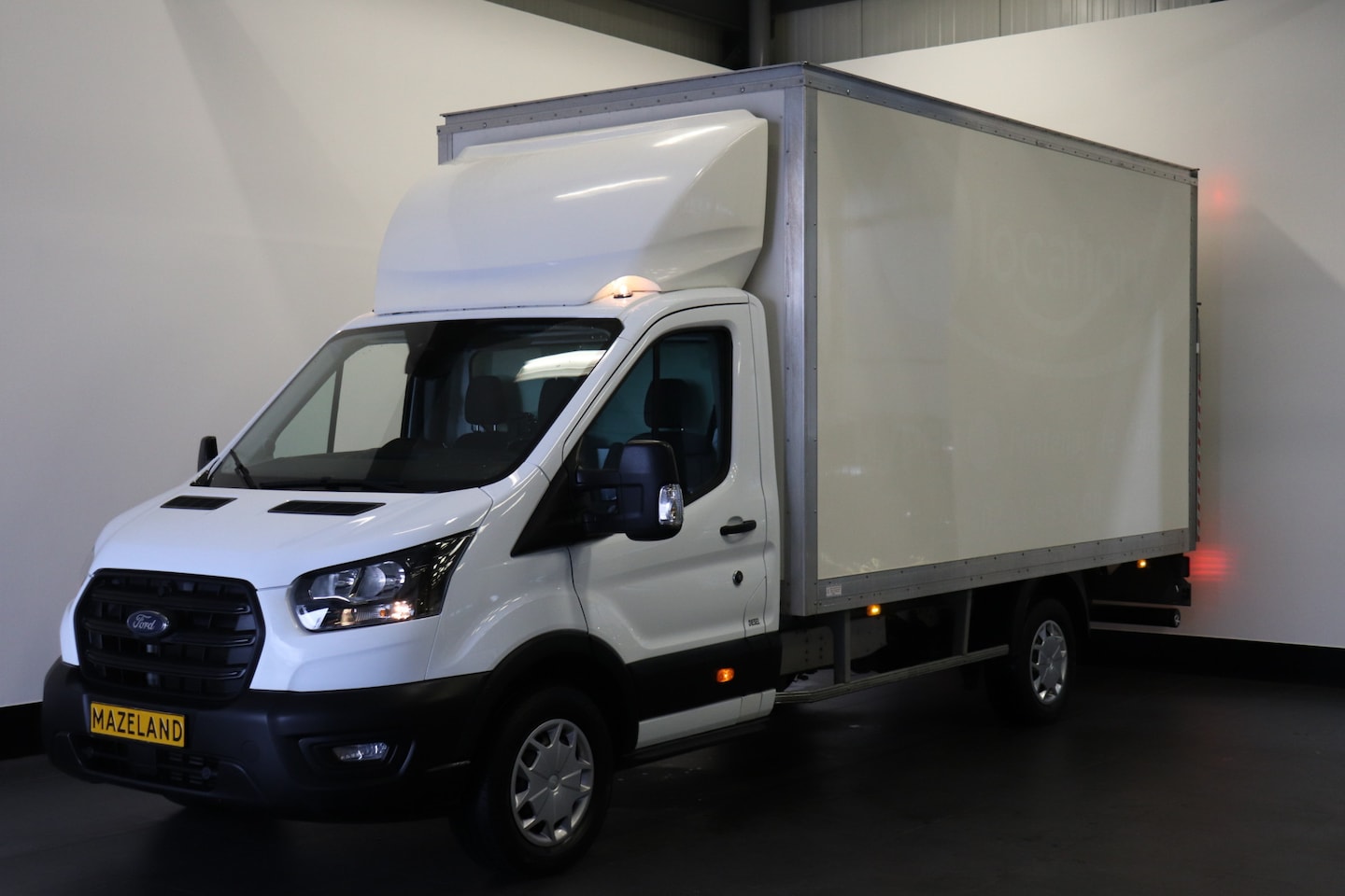 Ford Transit - 2.0 TDCI L4 130PK bakwagen EURO 6 - Airco - Cruise - Laadklep - €25.950 Excl. - AutoWereld.nl