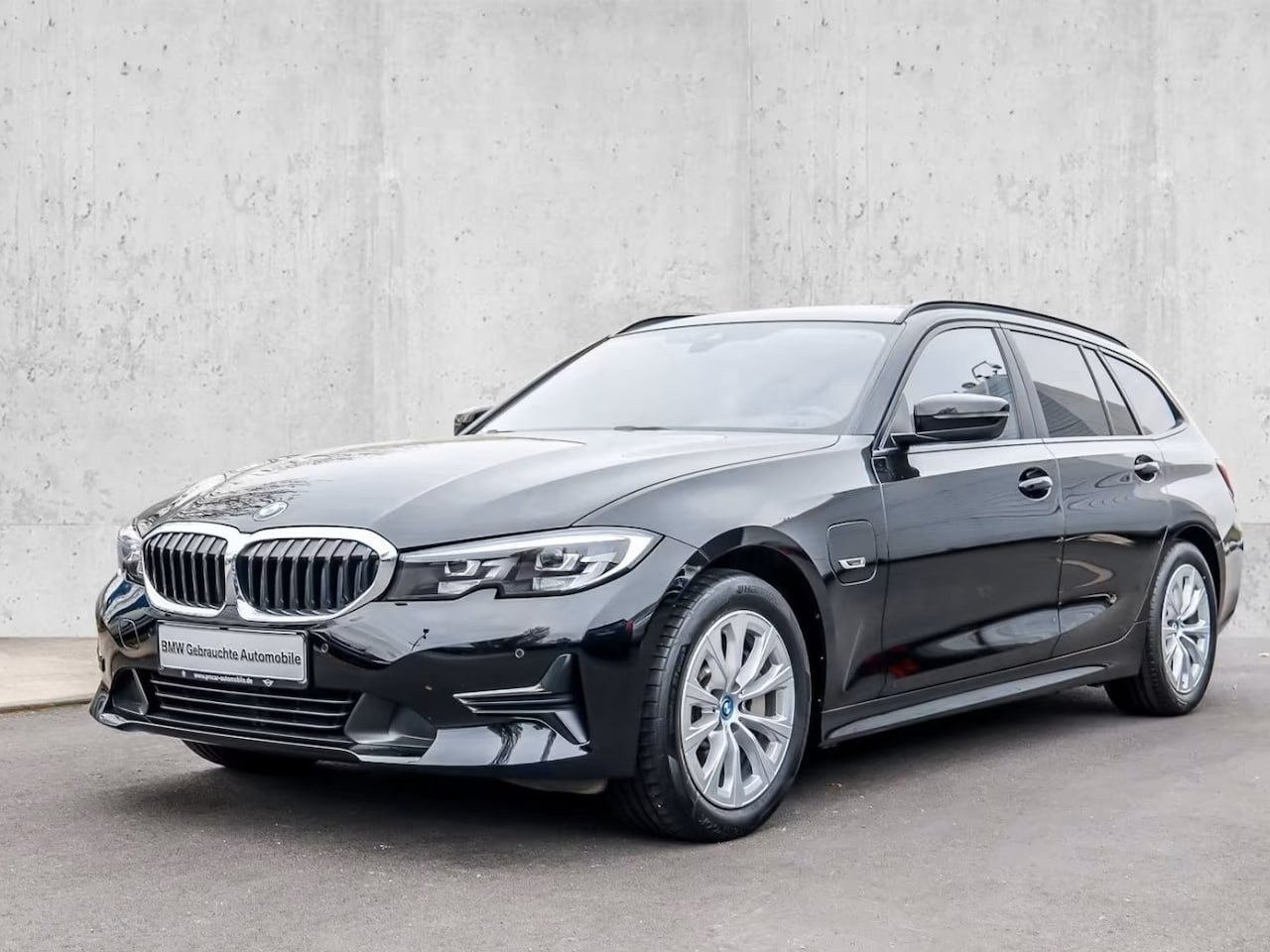 BMW 3-serie Touring - 330e (215kW / 292pk) ** LED, HALF LEDER, TREKH, SHADOW-LINE, PRIVACY, HiFi ** 1e EIG - UNF - AutoWereld.nl