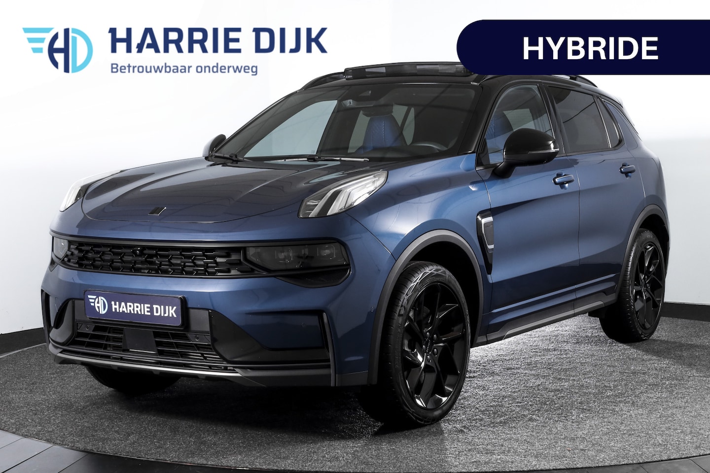 Lynk & Co 01 - 1.5 PHEV 261PK MY24 | Black Pakket | Donkere hemel | 7.4 kWh Boordlader | Stoel-+Stuurverw - AutoWereld.nl