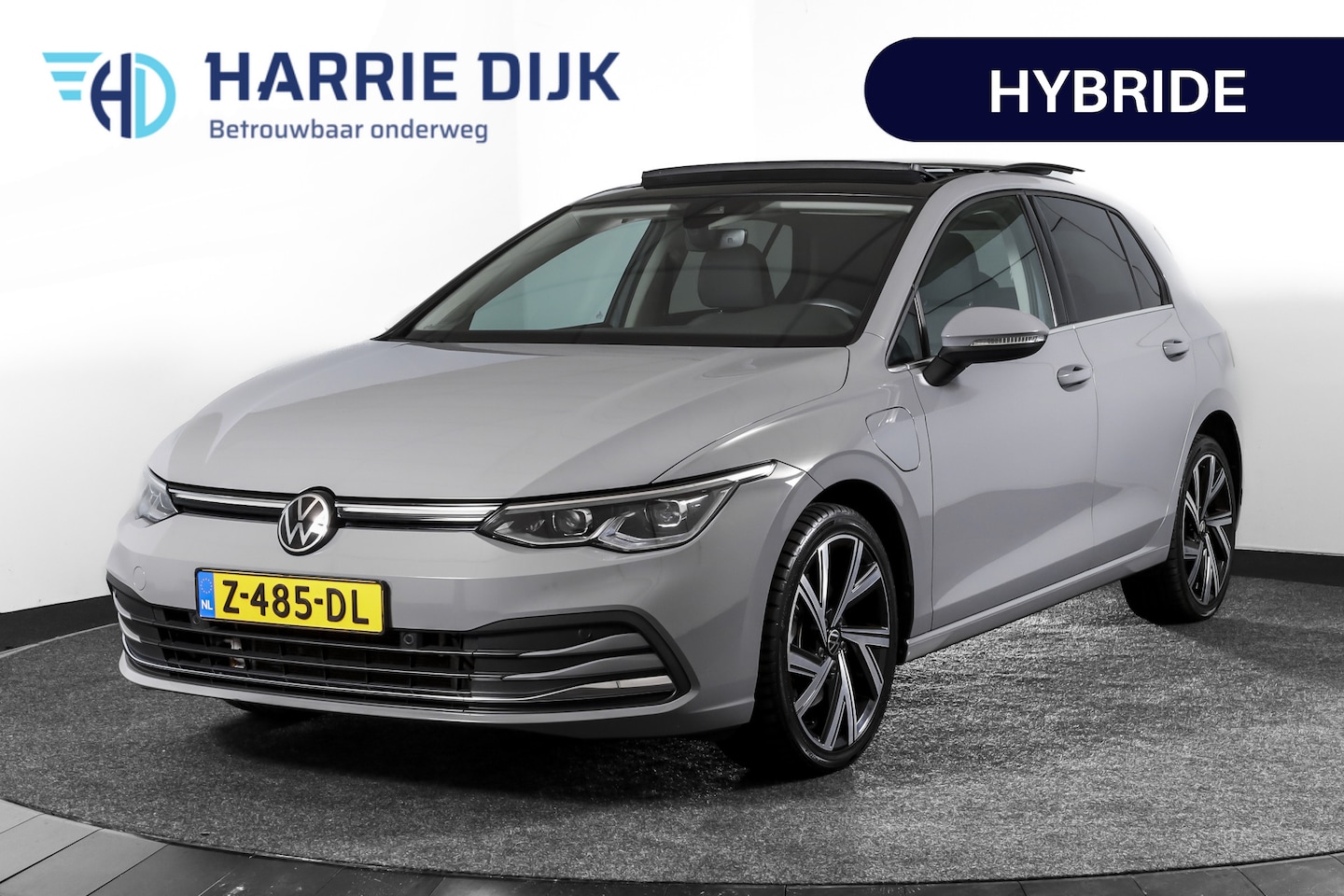 Volkswagen Golf - 1.4 eHybrid Style | S/K-Panodak | Elek. Trekhaak | Dig. Cockpit | Adapt. Cruise | Stoel-+S - AutoWereld.nl
