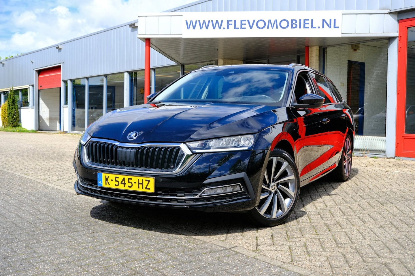 Skoda Octavia Combi - 1.0 TSI Business Edition Plus Pano|Navi|Carplay|Cam|LMV - AutoWereld.nl