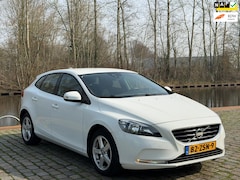 Volvo V40 - 1.6 T3 Kinetic 2e eigenaar dealer onderhouden airco navigatie cruis control parkeer sensor