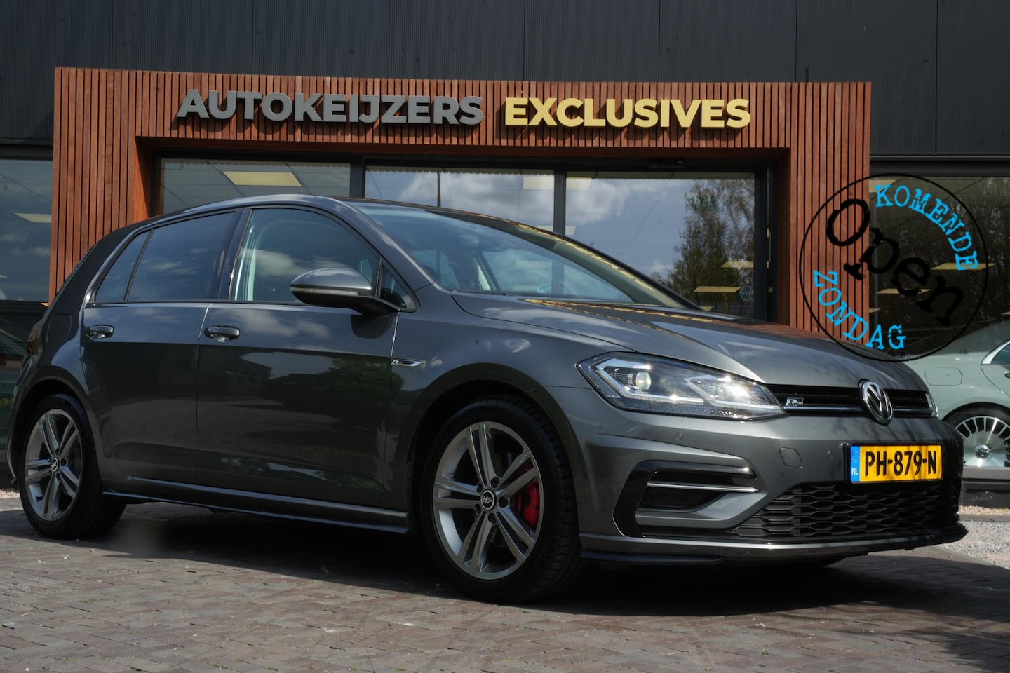 Volkswagen Golf - 1.4 TSI Highline R Line Digitale dash Hillhold Adaptive cruise Parkeersensoren voor + acht - AutoWereld.nl
