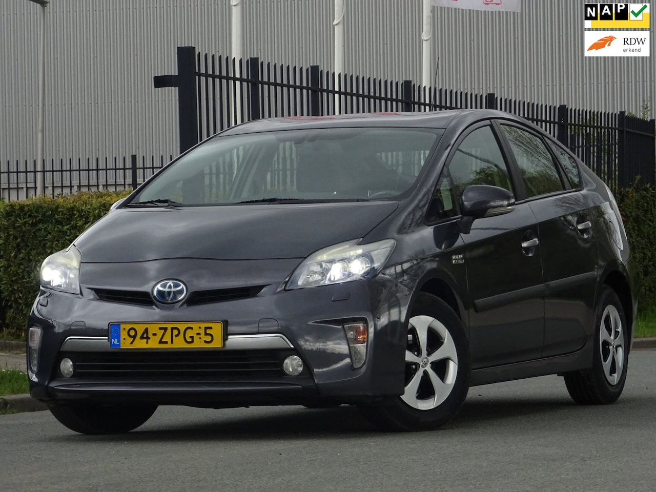 Toyota Prius - 1.8 Plug-in Executive Business NAP/FULL OPTIONS - AutoWereld.nl