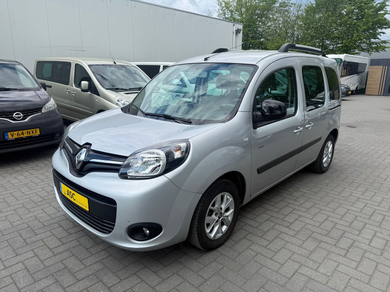 Renault Kangoo - 1.2 TCe Rolstoelauto 3+1 Automaat - Bodemverlaging - Navigatie/R-link - 1e Eigenaar - Rols - AutoWereld.nl