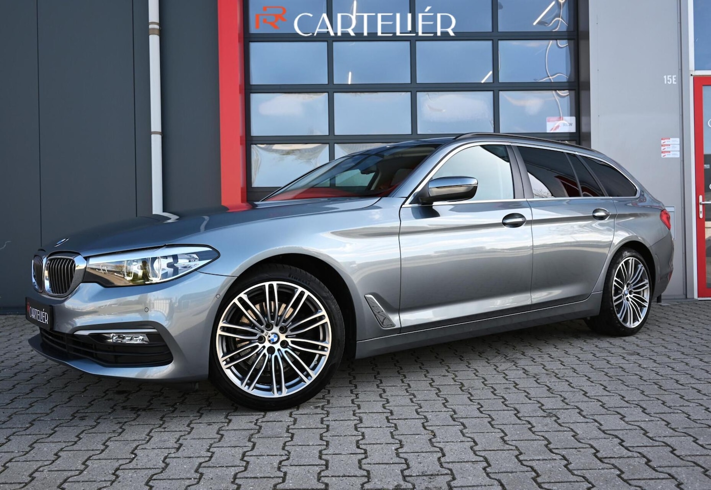 BMW 5-serie Touring - 520i High Executive | Led | Stoel & Stuurwielverwarming | Navi | Ambient Sfeerverlichting - AutoWereld.nl