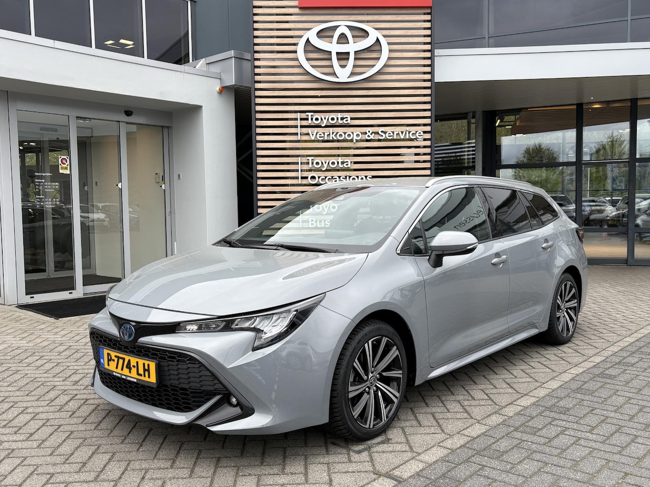 Toyota Corolla Touring Sports - 1.8 Hybrid Dynamic 1E EIGENAAR NL-AUTO - AutoWereld.nl