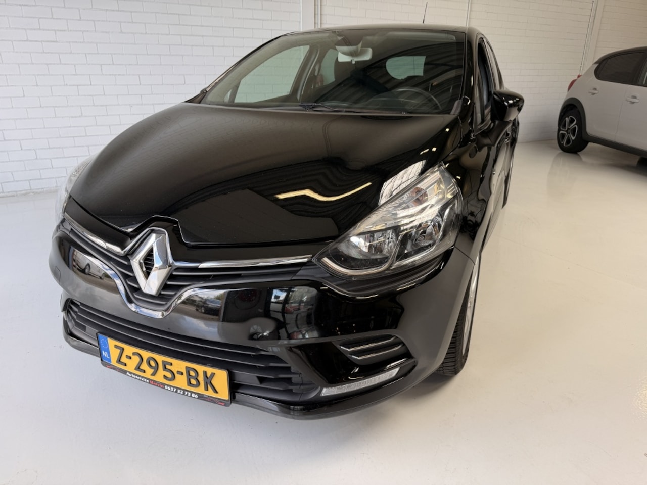 Renault Clio - 1.2 TCe Limited | Trekhaak | Airco | Navigatie - AutoWereld.nl