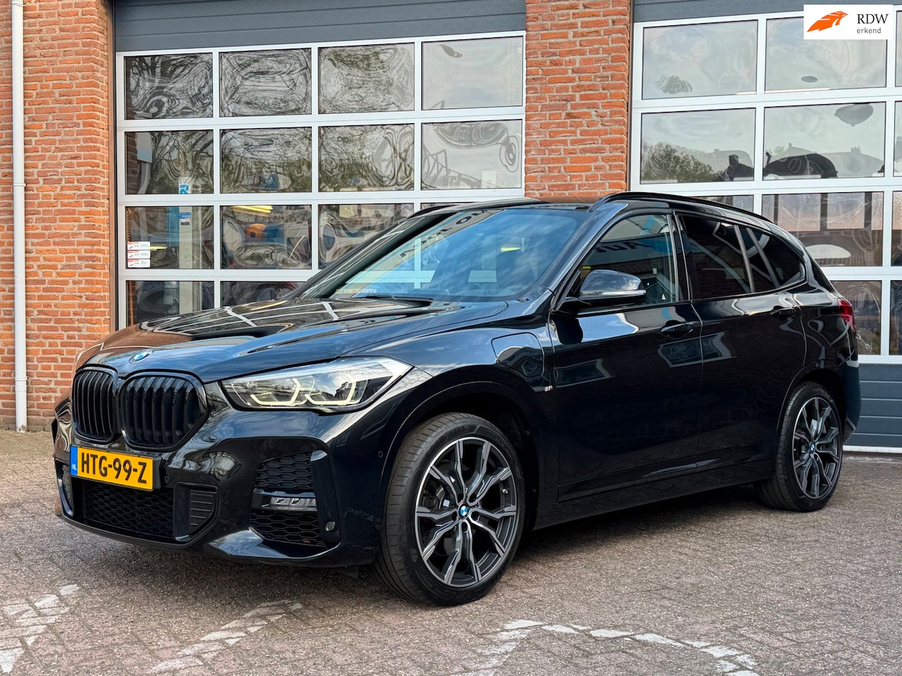 BMW X1 - XDrive25e eDrive Edition M Sport, leder, navi, cruise, HUD, PDC, 19 inch - AutoWereld.nl