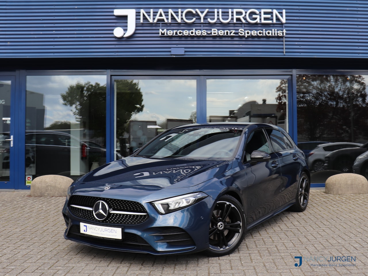 Mercedes-Benz A-klasse - 160 | AMG | Night Pakket | LED | 20’’ AMG | Sensoren V+A | DAB | Trekhaak | Navi | MBUX | - AutoWereld.nl