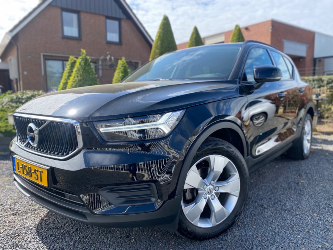 Volvo XC40 - 1.5 T2 MOMENTUM - NAVI, LED, NAVI CARPLAY, ELEK TREKHAAK - AutoWereld.nl