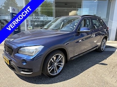 BMW X1 - sDrive18i Sportstoelen/Trekhaak/Navigatie