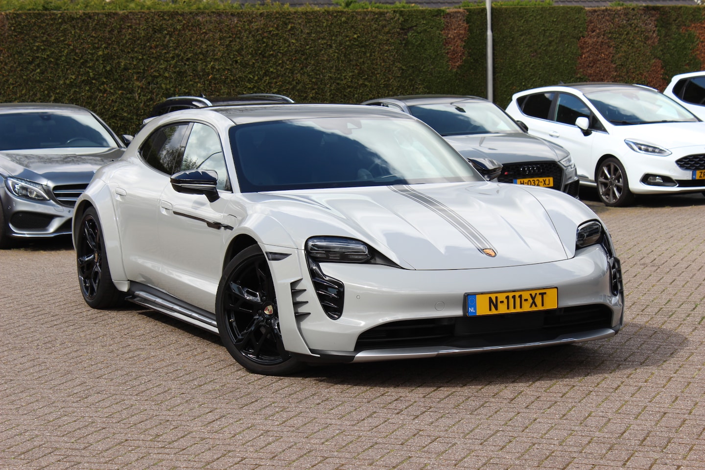 Porsche Taycan Cross Turismo - 4 93 kWh / SoH 92,2% / Panoramadak / 360Camera / Passenger Display / Adaptieve Stoelen / L - AutoWereld.nl