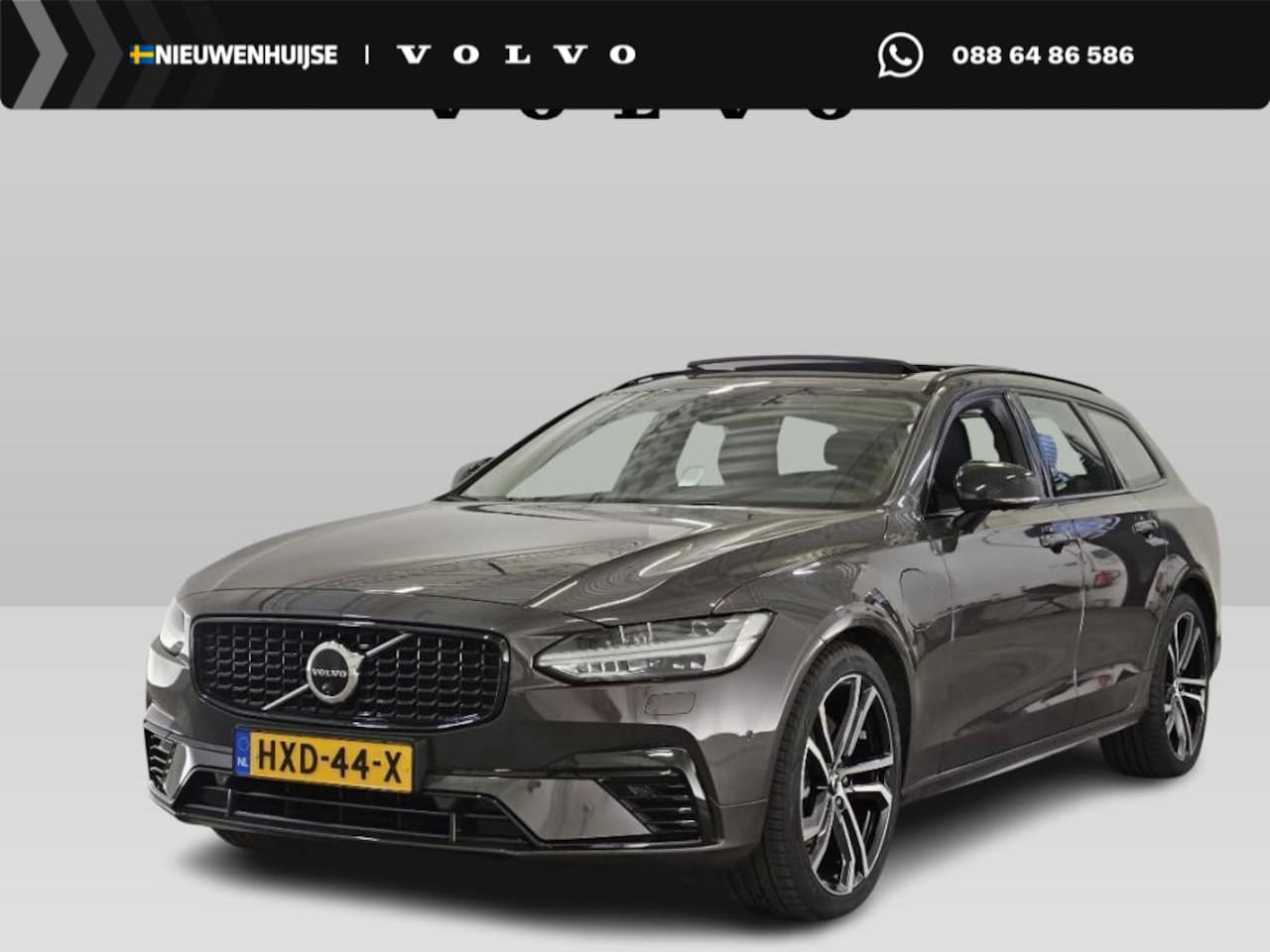 Volvo V90 - 2.0 T8 Plug-in hybrid AWD Ultra Dark | Gelaagd glas | Trekhaak | Luchtvering | Bowers & Wi - AutoWereld.nl