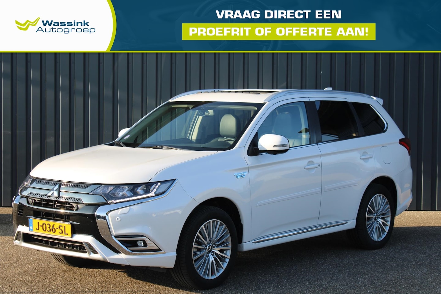 Mitsubishi Outlander - 2.4 DOHC MIVEC PHEV 240pk 4WD Aut Intense+|Schuif-/kanteldak|4WD|Navigatie - AutoWereld.nl